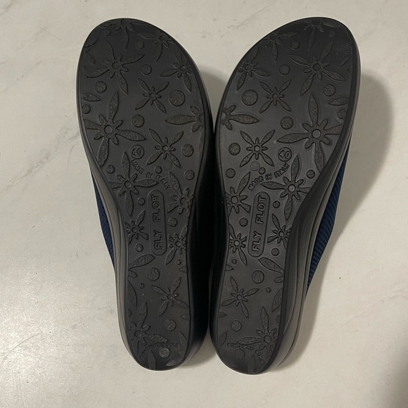 Fly Flot Navy Blue Mesh Slip On Clogs Size 40 Comfort Travel Neutral Casual - Picture 5 of 6